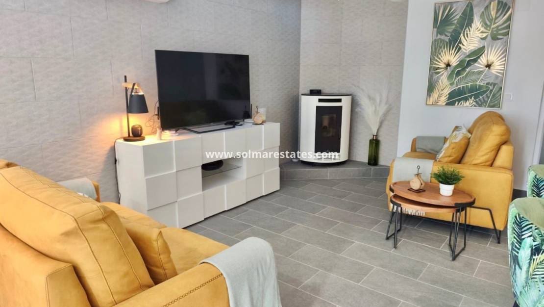 3 soveværelse Bungalow til salg i Villamartin med swimmingpool - € 295.000 (Ref: 9854607)