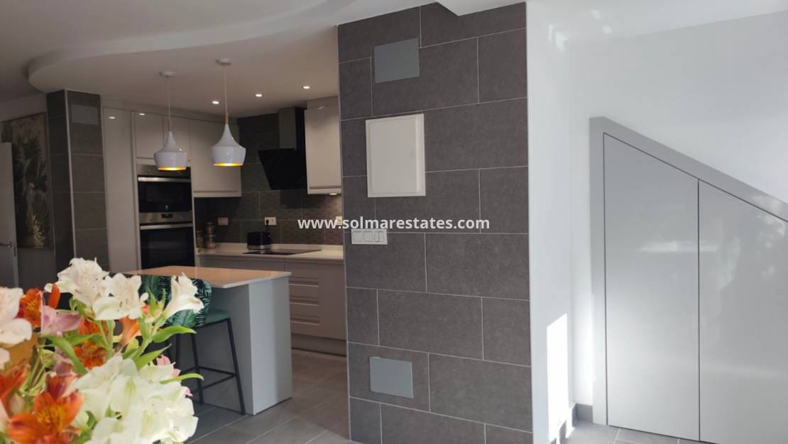 3 soveværelse Bungalow til salg i Villamartin med swimmingpool - € 295.000 (Ref: 9854607)