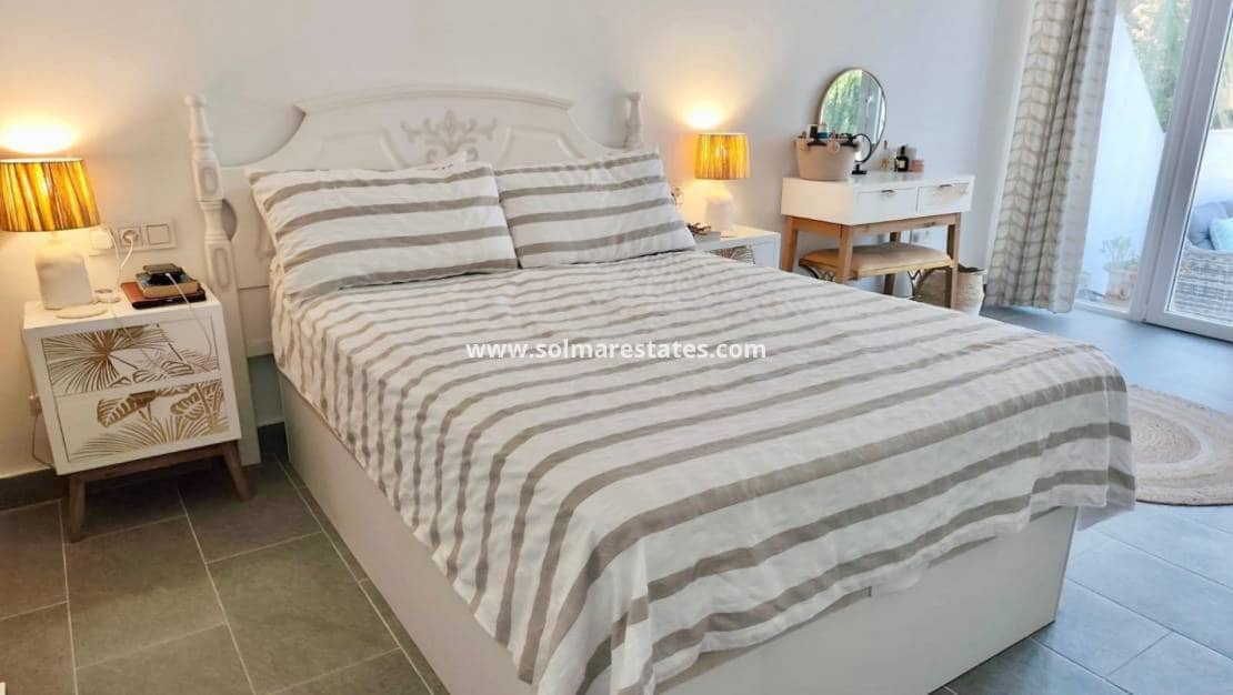 3 soveværelse Bungalow til salg i Villamartin med swimmingpool - € 295.000 (Ref: 9854607)