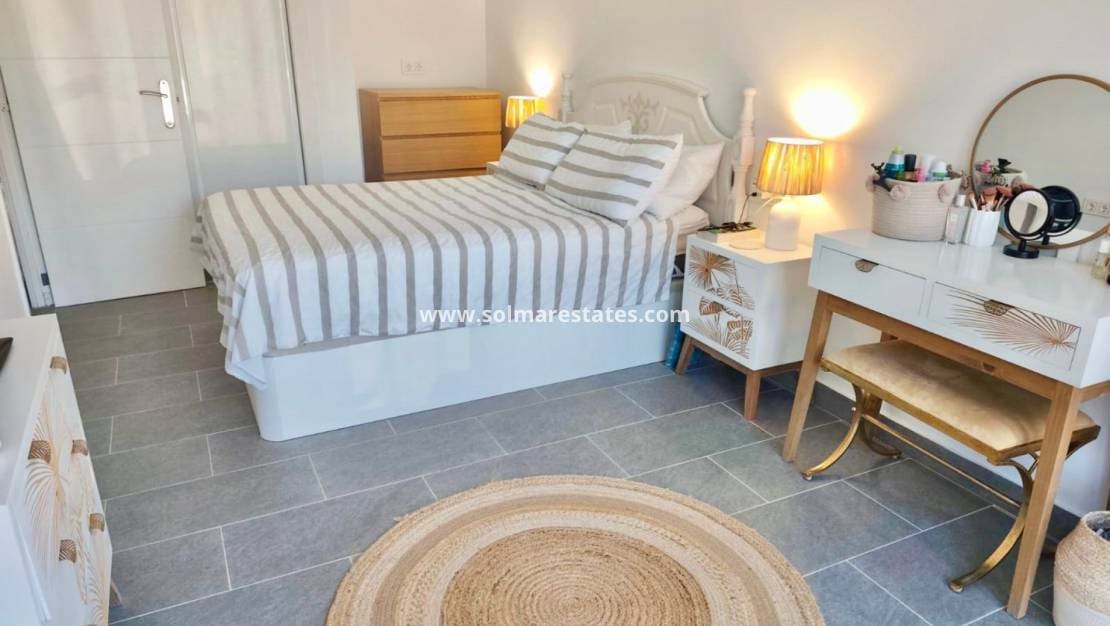 3 soveværelse Bungalow til salg i Villamartin med swimmingpool - € 295.000 (Ref: 9854607)