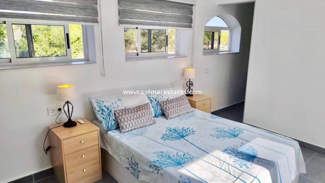 3 soveværelse Bungalow til salg i Villamartin med swimmingpool - € 295.000 (Ref: 9854607)