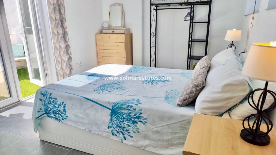 3 soveværelse Bungalow til salg i Villamartin med swimmingpool - € 295.000 (Ref: 9854607)