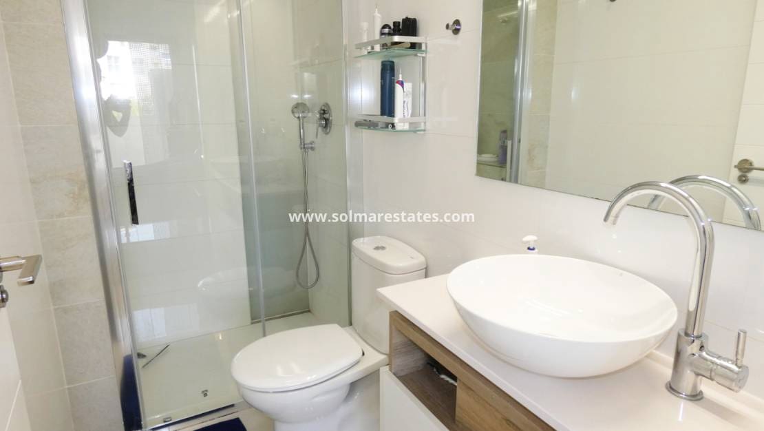2 sypialnia Apartament na sprzedaż w Villamartin z basenem - 229 000 € (Ref: 9854689)