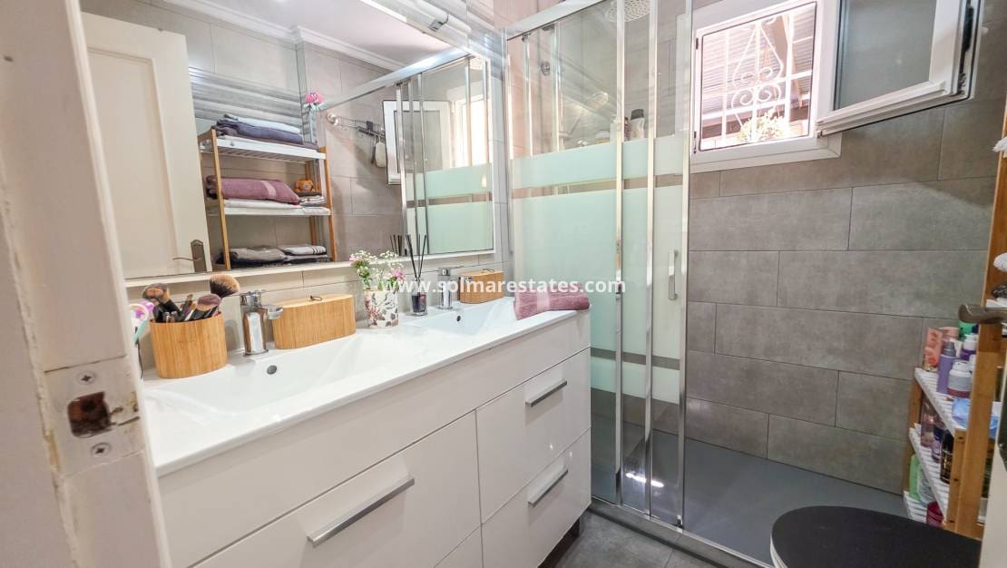 2 makuuhuone Paritalo myytävänä paikassa Los Balcones mukana uima-altaan - 218 500 € (Ref: 9862456)