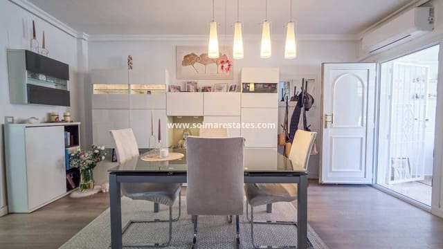 2 makuuhuone Paritalo myytävänä paikassa Los Balcones mukana uima-altaan - 218 500 € (Ref: 9862456)