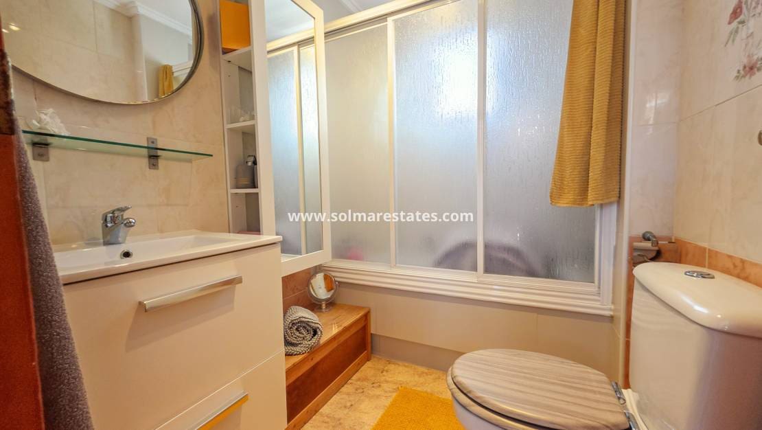 2 makuuhuone Paritalo myytävänä paikassa Los Balcones mukana uima-altaan - 218 500 € (Ref: 9862456)