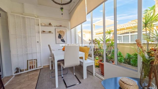 2 makuuhuone Paritalo myytävänä paikassa Los Balcones mukana uima-altaan - 218 500 € (Ref: 9862456)