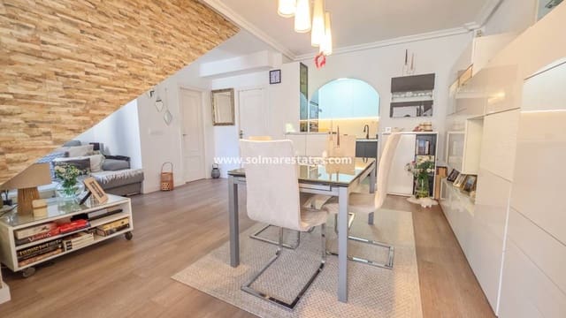 2 makuuhuone Paritalo myytävänä paikassa Los Balcones mukana uima-altaan - 218 500 € (Ref: 9862456)