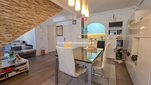 2 makuuhuone Paritalo myytävänä paikassa Los Balcones mukana uima-altaan - 218 500 € (Ref: 9862456)