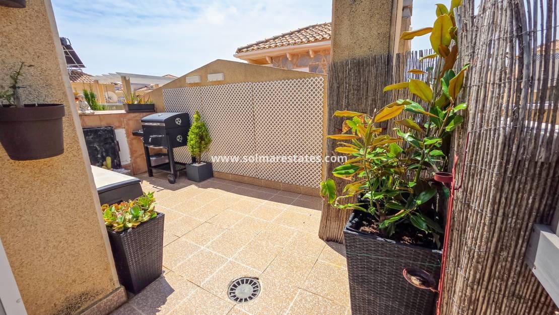 2 makuuhuone Paritalo myytävänä paikassa Los Balcones mukana uima-altaan - 218 500 € (Ref: 9862456)