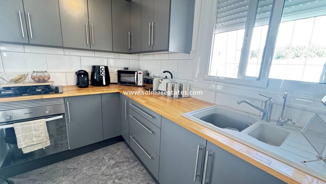 2 makuuhuone Huvila myytävänä paikassa Villamartin mukana uima-altaan - 299 995 € (Ref: 9863550)