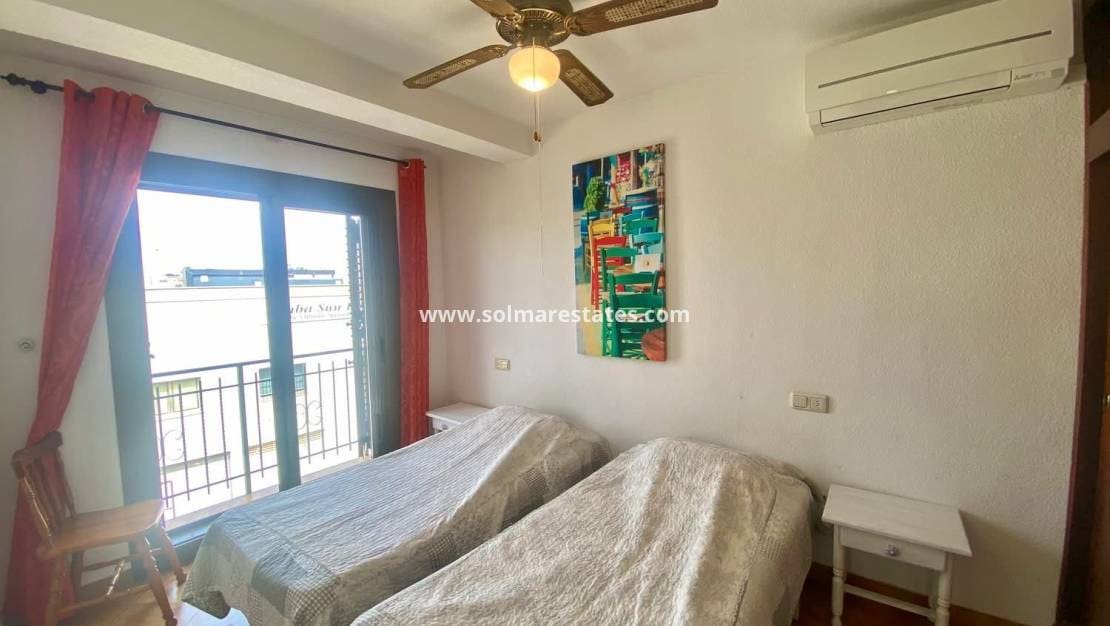 2 chambre Appartement à vendre à Cabo Roig avec piscine - 205 000 € (Ref: 9863551)