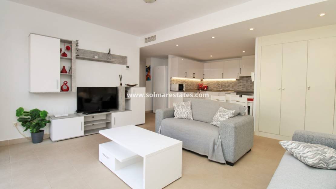 3 soveværelse Lejlighed til salg i Playa Flamenca med swimmingpool - € 225.000 (Ref: 9863552)