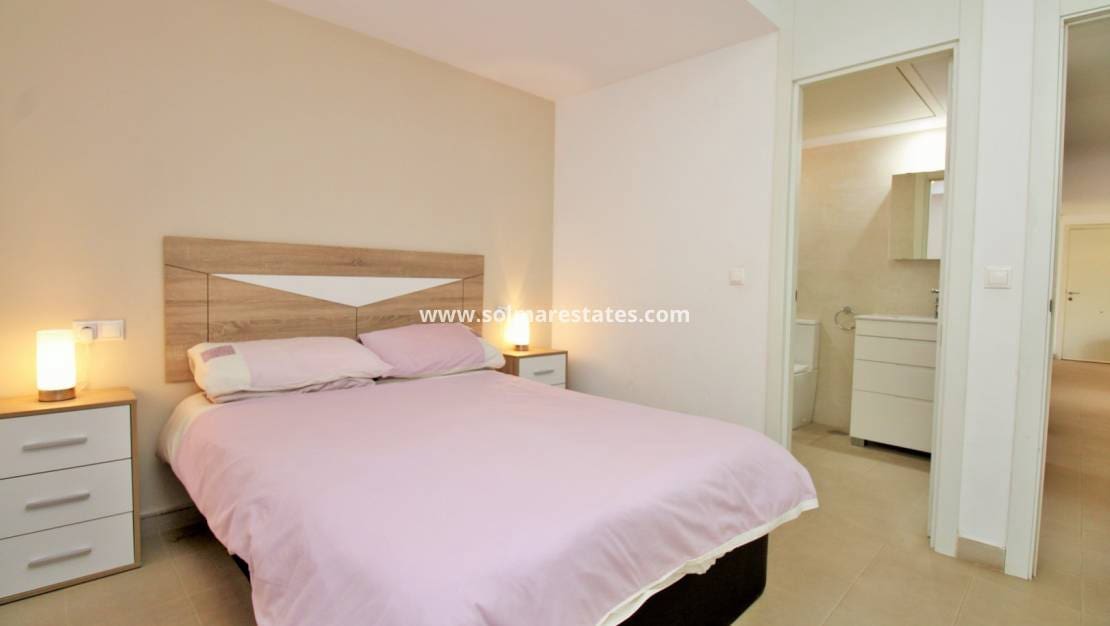 3 soveværelse Lejlighed til salg i Playa Flamenca med swimmingpool - € 225.000 (Ref: 9863552)