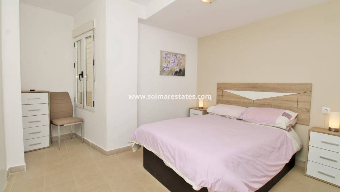 3 soveværelse Lejlighed til salg i Playa Flamenca med swimmingpool - € 225.000 (Ref: 9863552)