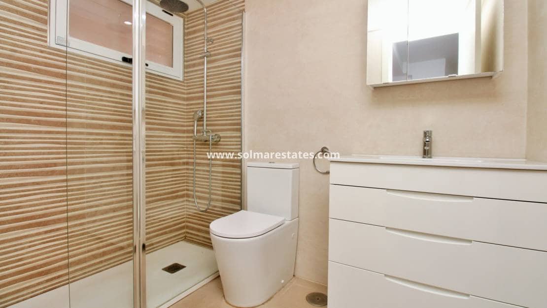 3 soveværelse Lejlighed til salg i Playa Flamenca med swimmingpool - € 225.000 (Ref: 9863552)
