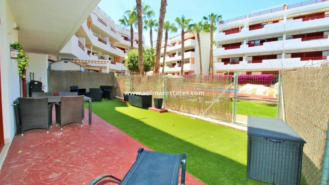 3 soveværelse Lejlighed til salg i Playa Flamenca med swimmingpool - € 225.000 (Ref: 9863552)