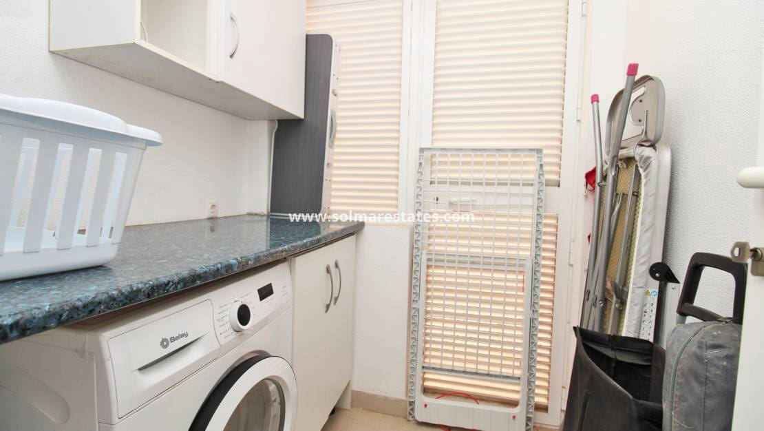 3 soveværelse Lejlighed til salg i Playa Flamenca med swimmingpool - € 225.000 (Ref: 9863552)