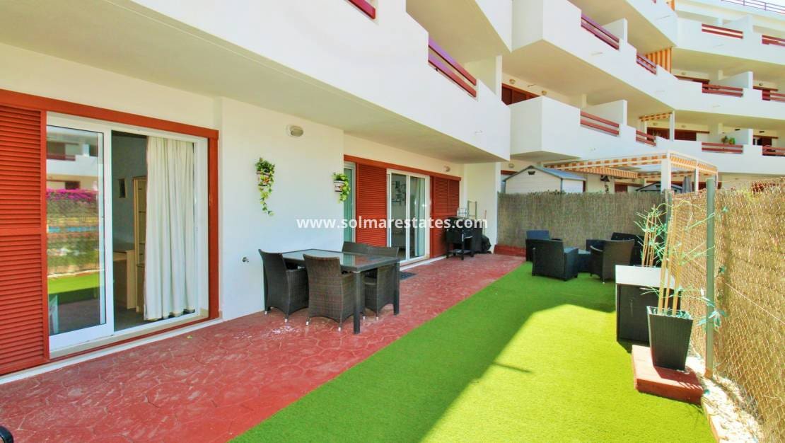 3 soveværelse Lejlighed til salg i Playa Flamenca med swimmingpool - € 225.000 (Ref: 9863552)