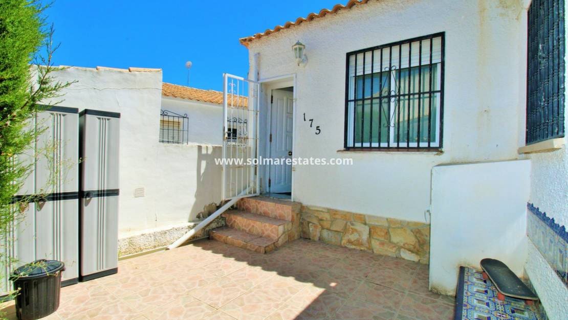 2 bedroom Bungalow for sale in La Florida with pool - € 164,950 (Ref: 9863553)