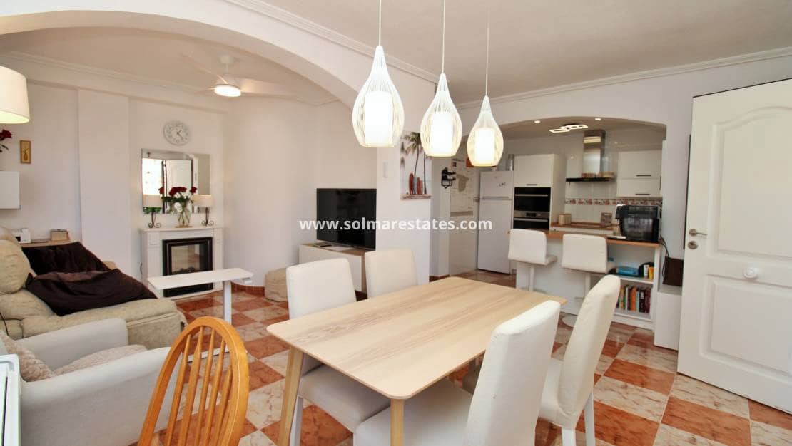 2 soverom Kjedet enebolig til salgs i Cabo Roig med svømmebasseng - € 219 900 (Ref: 9863554)