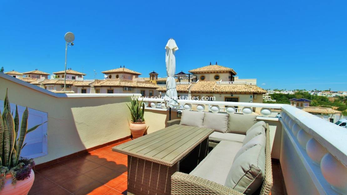 2 soverom Kjedet enebolig til salgs i Cabo Roig med svømmebasseng - € 219 900 (Ref: 9863554)