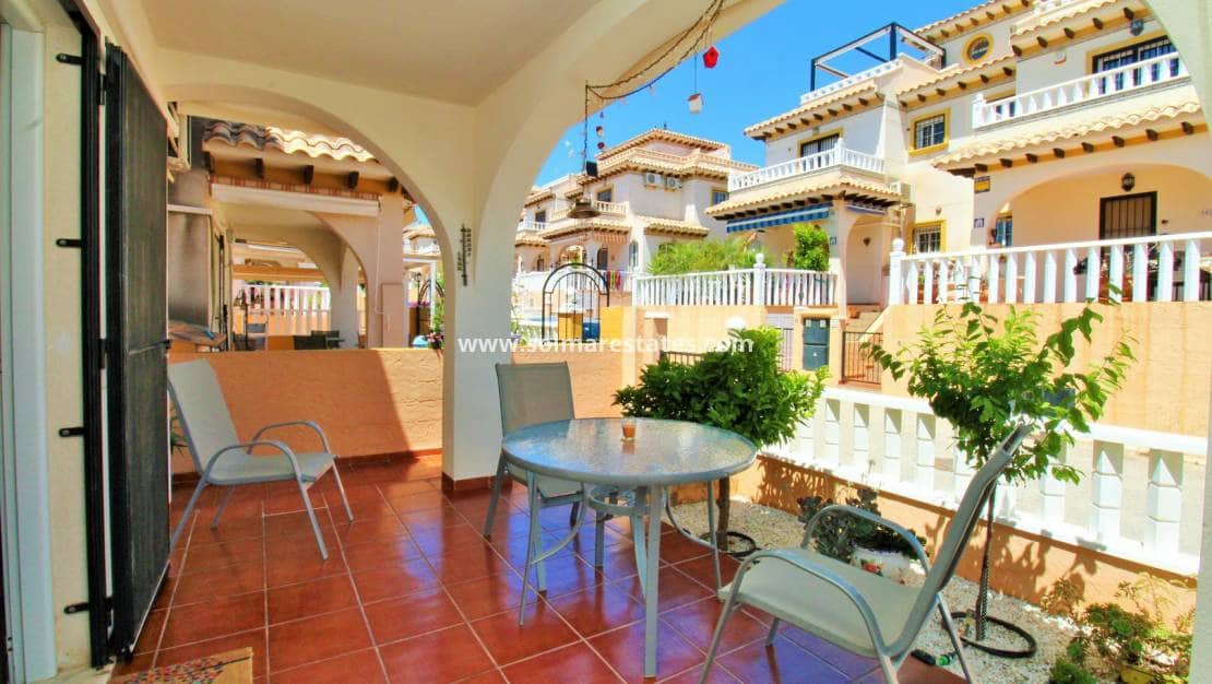 2 soverom Kjedet enebolig til salgs i Cabo Roig med svømmebasseng - € 219 900 (Ref: 9863554)