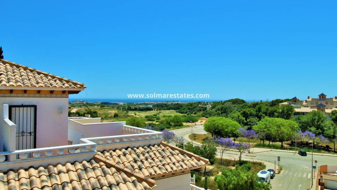 2 soverom Kjedet enebolig til salgs i Cabo Roig med svømmebasseng - € 219 900 (Ref: 9863554)