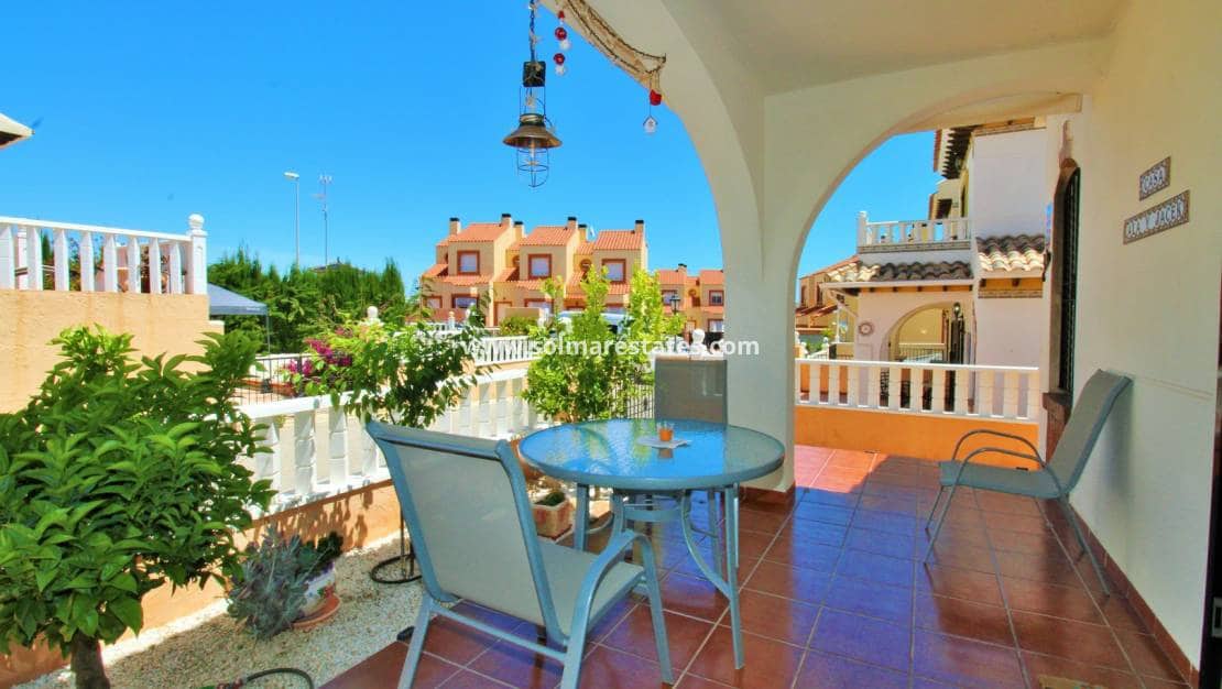 2 soverom Kjedet enebolig til salgs i Cabo Roig med svømmebasseng - € 219 900 (Ref: 9863554)