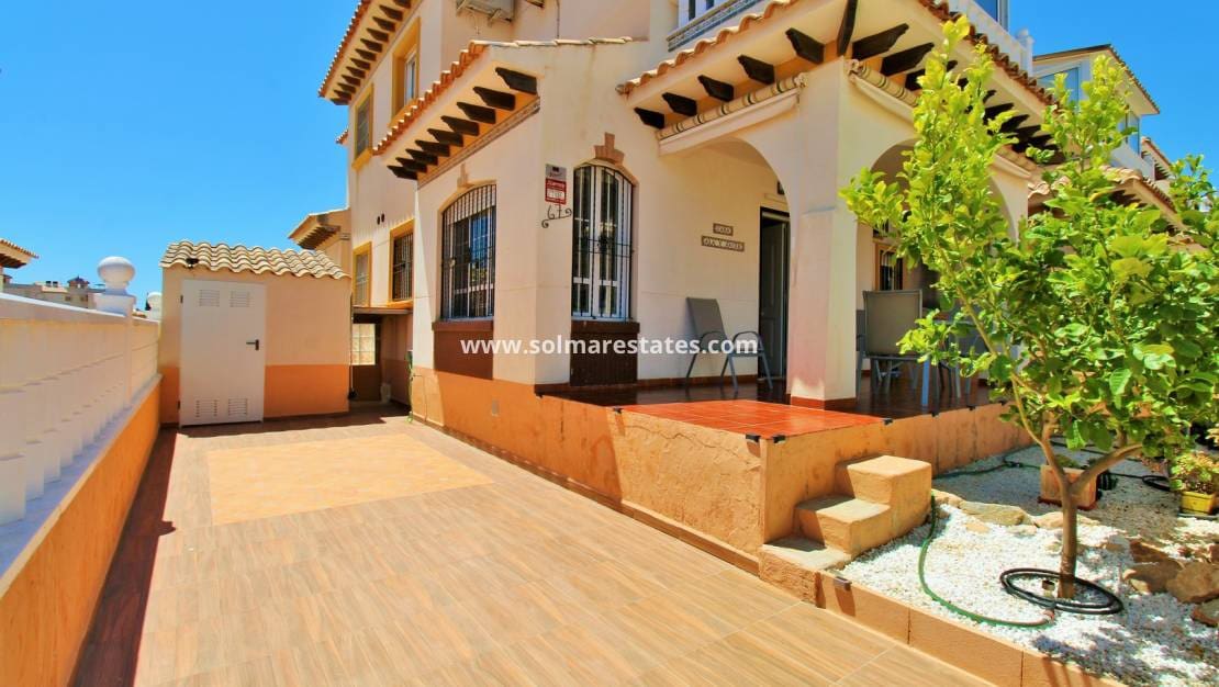 2 soverom Kjedet enebolig til salgs i Cabo Roig med svømmebasseng - € 219 900 (Ref: 9863554)