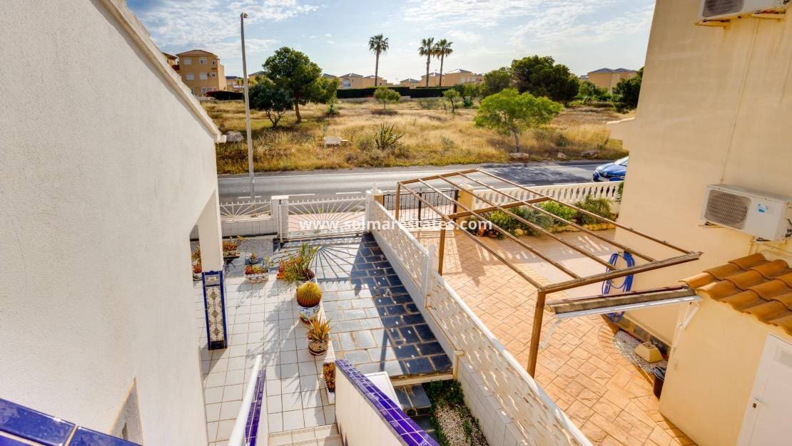 2 bedroom Townhouse for sale in La Florida - € 186,500 (Ref: 9865935)