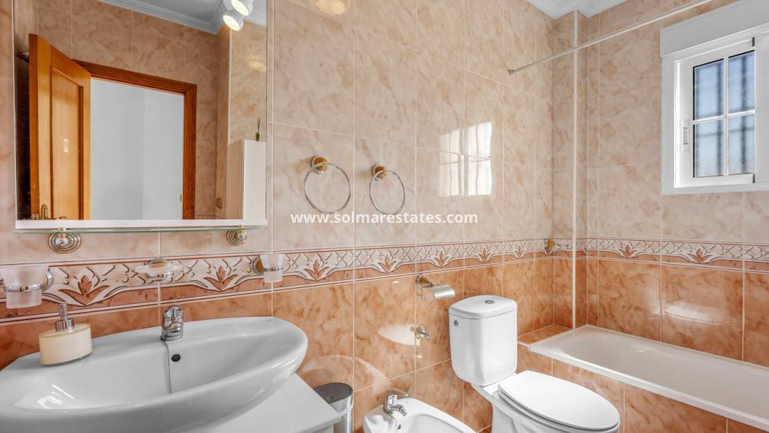 2 soverom Hus til salgs i Cabo Roig med svømmebasseng - € 219 000 (Ref: 9866047)