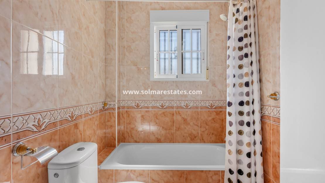 2 soverom Hus til salgs i Cabo Roig med svømmebasseng - € 219 000 (Ref: 9866047)