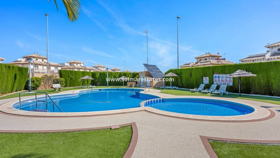 2 soverom Hus til salgs i Cabo Roig med svømmebasseng - € 219 000 (Ref: 9866047)
