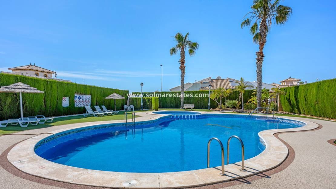 2 soverom Hus til salgs i Cabo Roig med svømmebasseng - € 219 000 (Ref: 9866047)
