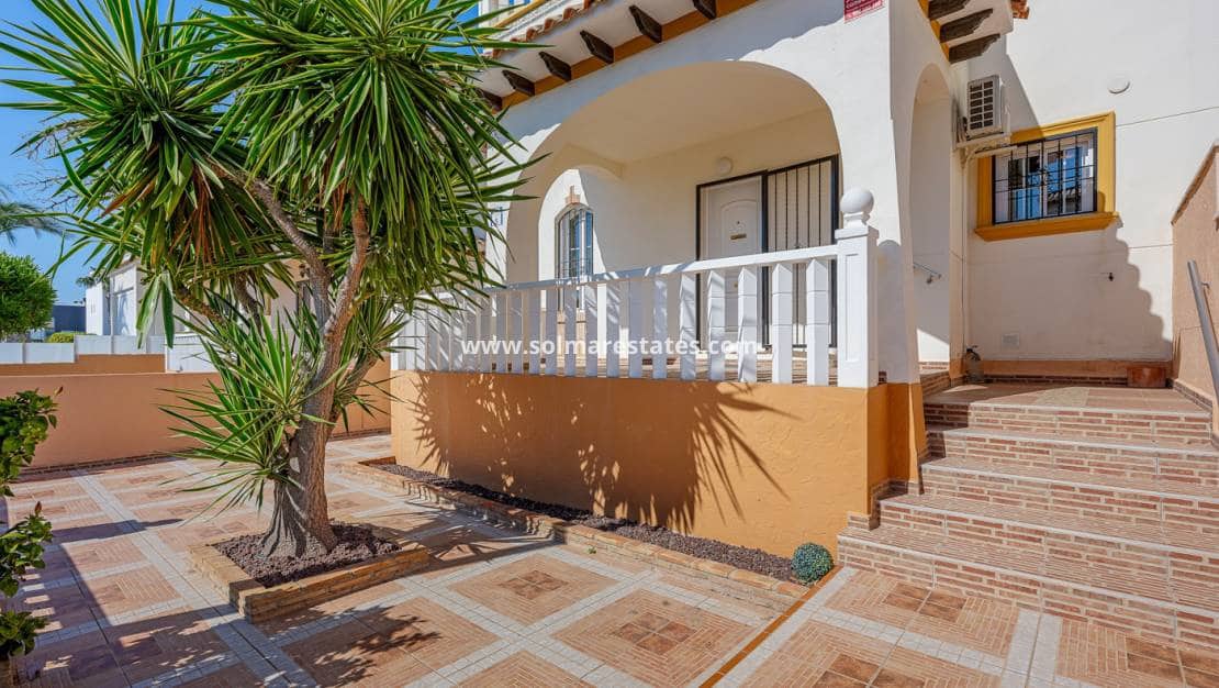 2 soverom Hus til salgs i Cabo Roig med svømmebasseng - € 219 000 (Ref: 9866047)