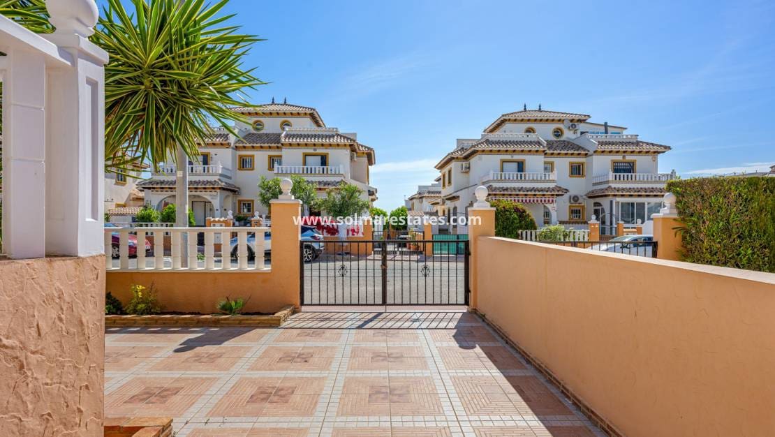 2 soverom Hus til salgs i Cabo Roig med svømmebasseng - € 219 000 (Ref: 9866047)