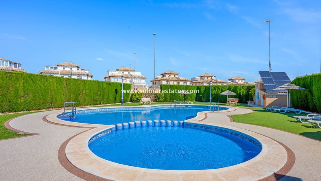 2 soverom Hus til salgs i Cabo Roig med svømmebasseng - € 219 000 (Ref: 9866047)