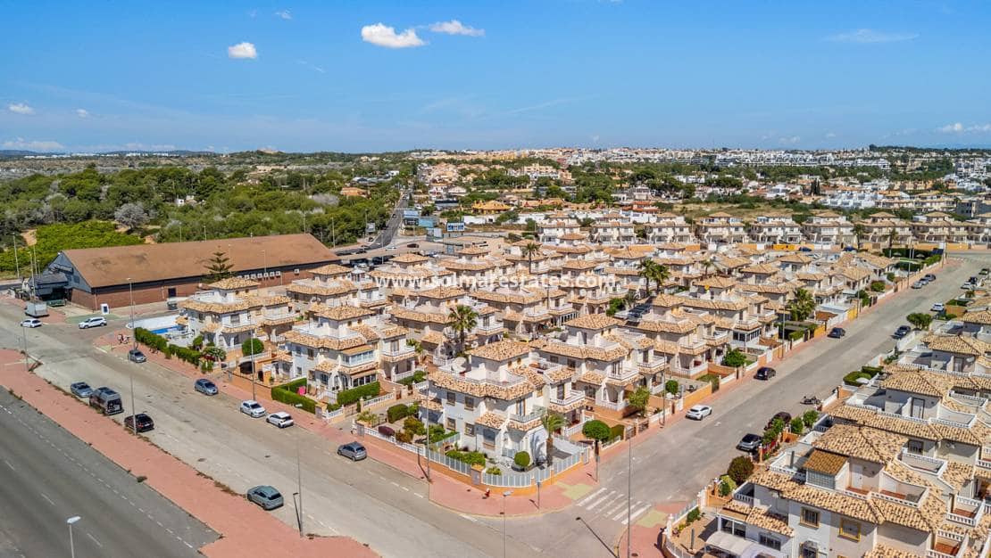 2 soverom Hus til salgs i Cabo Roig med svømmebasseng - € 219 000 (Ref: 9866047)