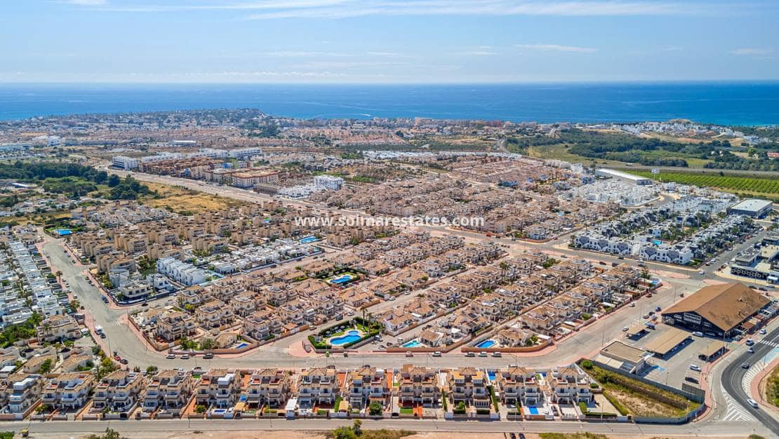 2 soverom Hus til salgs i Cabo Roig med svømmebasseng - € 219 000 (Ref: 9866047)