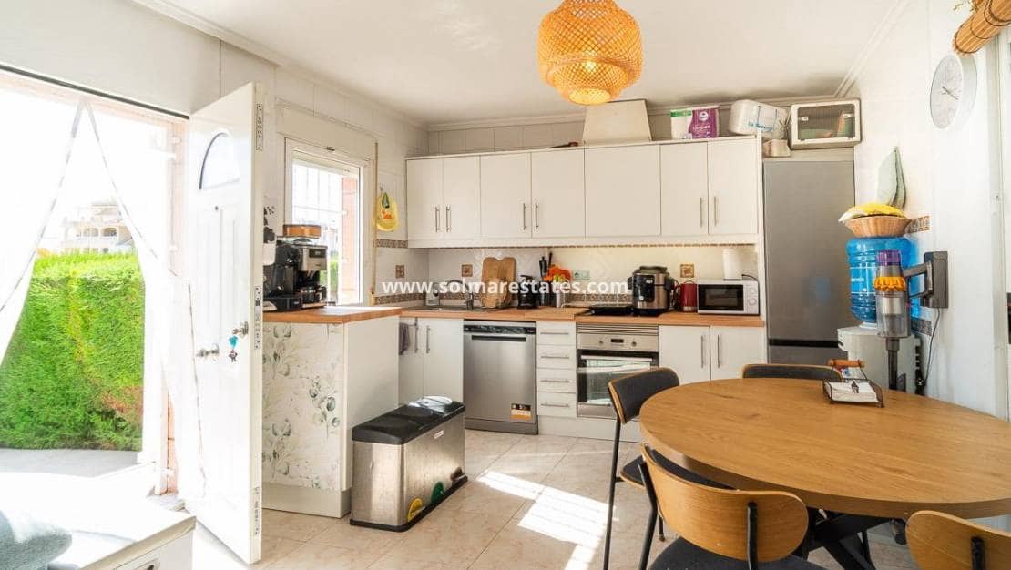 3 soverom Kjedet enebolig til salgs i Playa Flamenca med svømmebasseng - € 229 000 (Ref: 9867665)