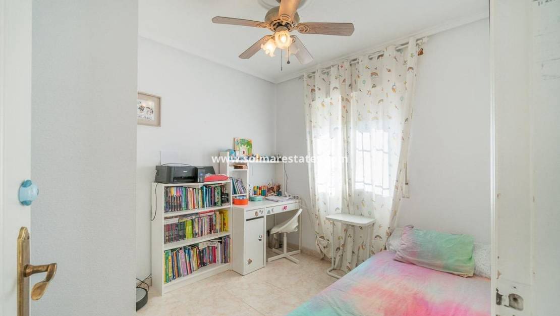 3 soverom Kjedet enebolig til salgs i Playa Flamenca med svømmebasseng - € 229 000 (Ref: 9867665)