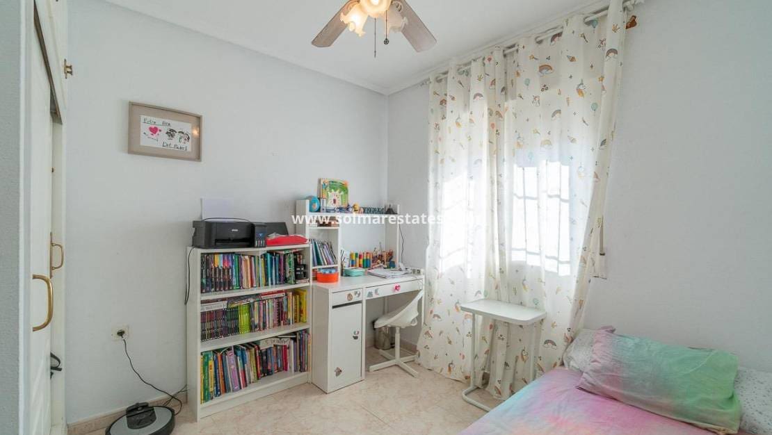 3 soverom Kjedet enebolig til salgs i Playa Flamenca med svømmebasseng - € 229 000 (Ref: 9867665)