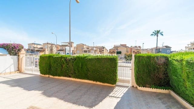 3 soverom Kjedet enebolig til salgs i Playa Flamenca, Orihuela med svømmebasseng - € 229 000 (Ref: 9867665)