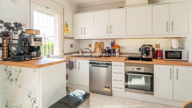 3 soverom Kjedet enebolig til salgs i Playa Flamenca, Orihuela med svømmebasseng - € 229 000 (Ref: 9867665)