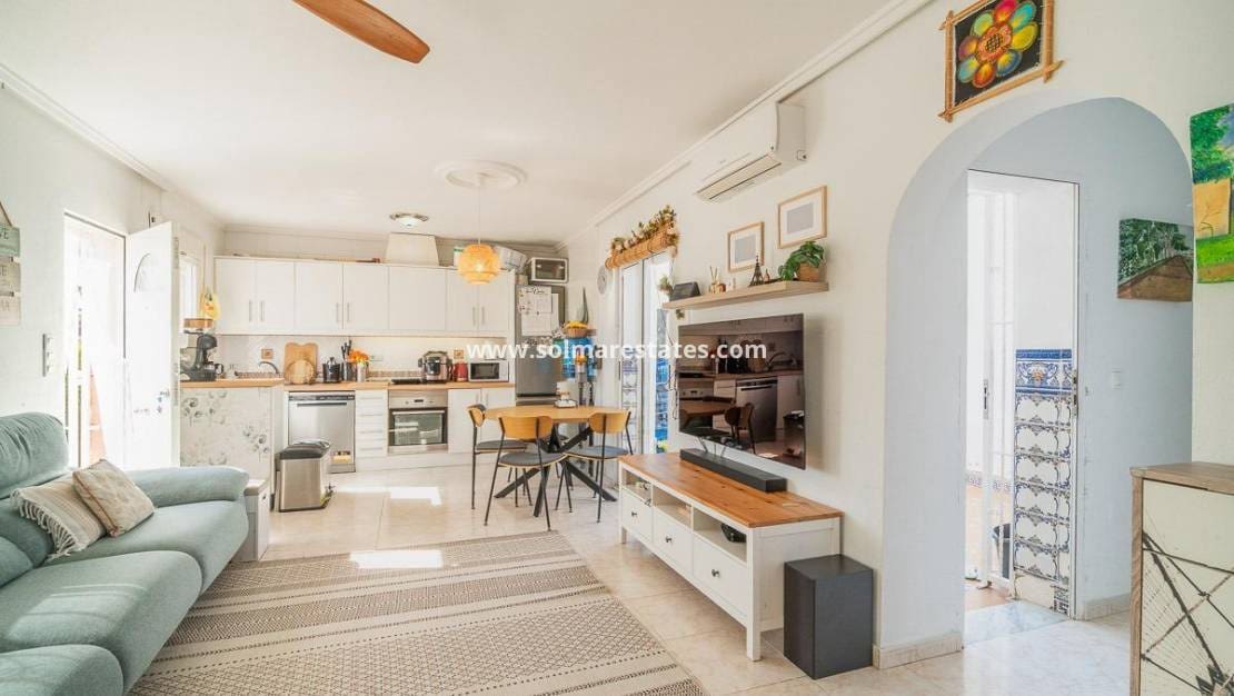 3 soverom Kjedet enebolig til salgs i Playa Flamenca med svømmebasseng - € 229 000 (Ref: 9867665)
