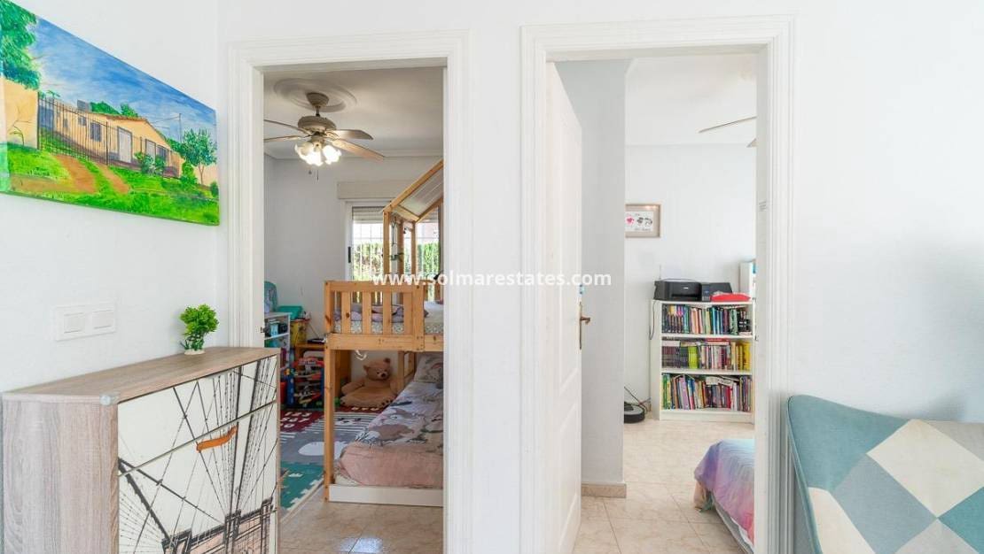3 soverom Kjedet enebolig til salgs i Playa Flamenca med svømmebasseng - € 229 000 (Ref: 9867665)
