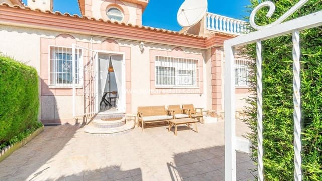 3 soverom Kjedet enebolig til salgs i Playa Flamenca, Orihuela med svømmebasseng - € 229 000 (Ref: 9867665)