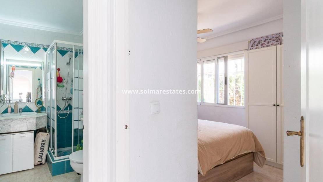 3 soverom Kjedet enebolig til salgs i Playa Flamenca med svømmebasseng - € 229 000 (Ref: 9867665)