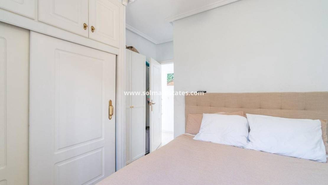 3 soverom Kjedet enebolig til salgs i Playa Flamenca med svømmebasseng - € 229 000 (Ref: 9867665)